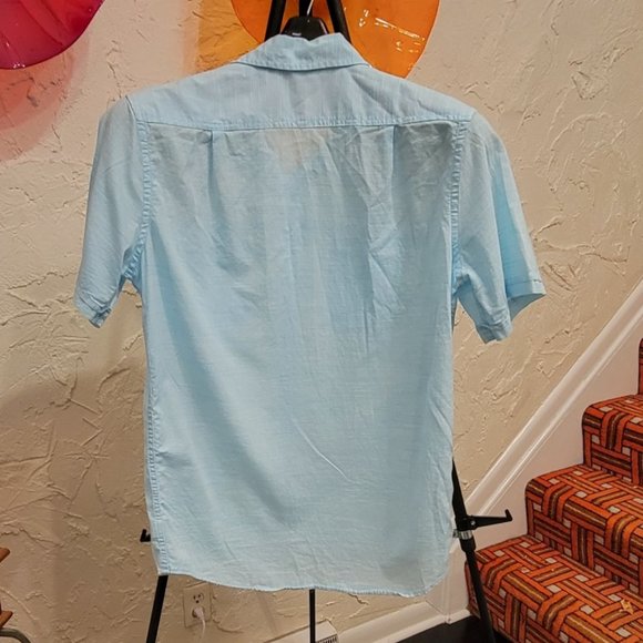 IZOD Saltwater Casual Button Down Shirt Light Blue - Picture 2 of 7